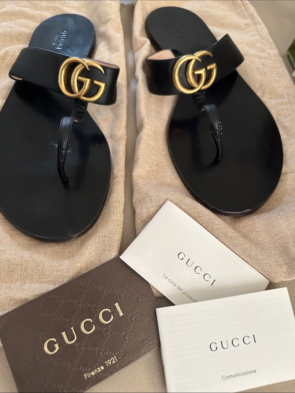 Gucci Black Leather Sandals Gold Double G Hardware Thong Sandals 40 9.5 10